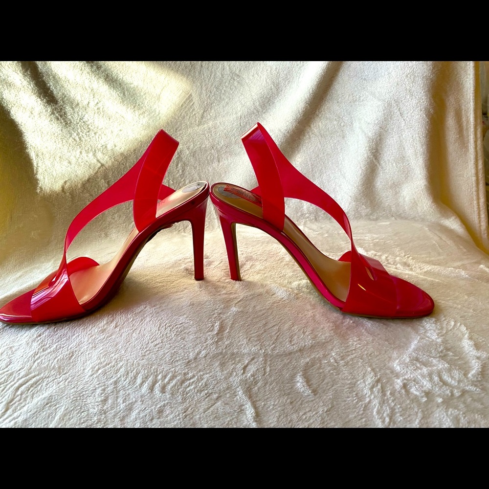 Une West Women pink sandals